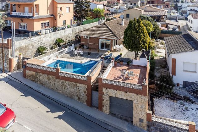 Foto 1 de Chalet en venta en calle De Josep Sebastià Pons de 4 habitaciones con terraza y piscina