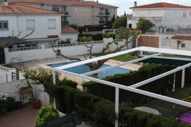 Foto 1 de Venta de casa adosada en Escala, L´ de 4 habitaciones con terraza y piscina