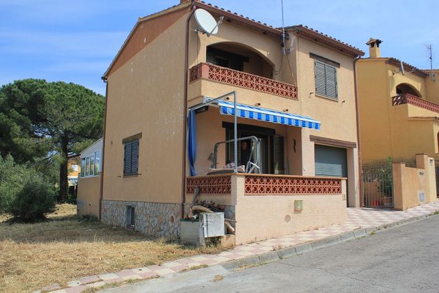 Foto 2 de Xalet en venda a Escala, L´ de 3 habitacions amb terrassa i garatge