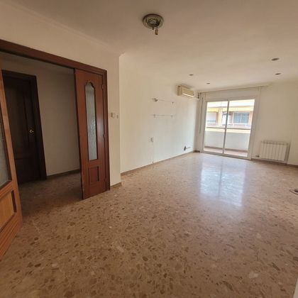 Foto 1 de Venta de piso en calle Jaume Balmes de 3 habitaciones con balcón y aire acondicionado