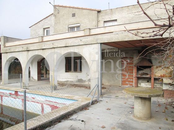 Foto 2 de Chalet en venta en Alguaire de 6 habitaciones con terraza y piscina