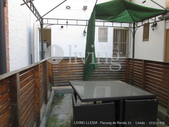 Foto 1 de Casa adossada en venda a La Bordeta de 2 habitacions amb terrassa i jardí