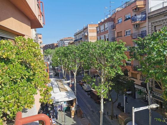 Foto 1 de Pis en venda a Centre - Cornellà de Llobregat de 4 habitacions amb balcó i calefacció