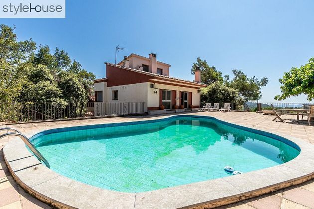 Foto 2 de Chalet en venta en Vacarisses de 5 habitaciones con terraza y piscina