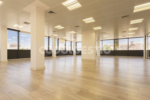 Foto 2 de Oficina en alquiler en calle De Miramarges de 178 m²