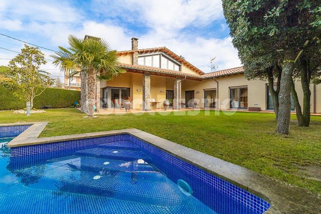 Foto 2 de Casa en venda a avenida Montseny de 3 habitacions amb piscina i jardí
