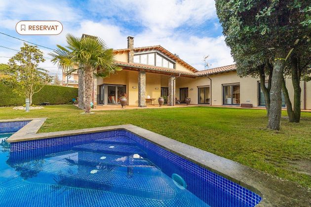 Foto 1 de Casa en venda a avenida Montseny de 3 habitacions amb piscina i jardí