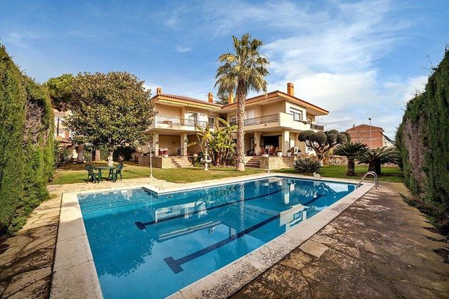 Foto 1 de Xalet en venda a Centre - Pineda de Mar de 7 habitacions amb terrassa i piscina