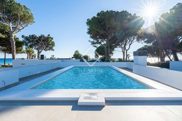 Foto 1 de Venta de chalet en Vilafortuny - Cap de Sant Pere de 3 habitaciones con terraza y piscina