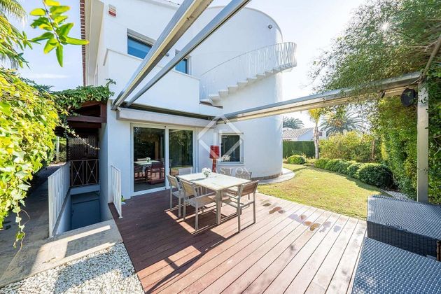 Foto 2 de Chalet en venta en Ardiaca - La Llosa de 5 habitaciones con terraza y piscina