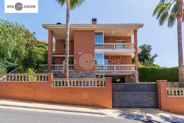 Foto 2 de Xalet en venda a avenida De la Camêlia de 7 habitacions amb terrassa i piscina