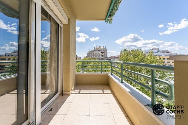 Foto 2 de Pis en venda a avenida De Pere El Cerimoniós de 4 habitacions amb terrassa i balcó