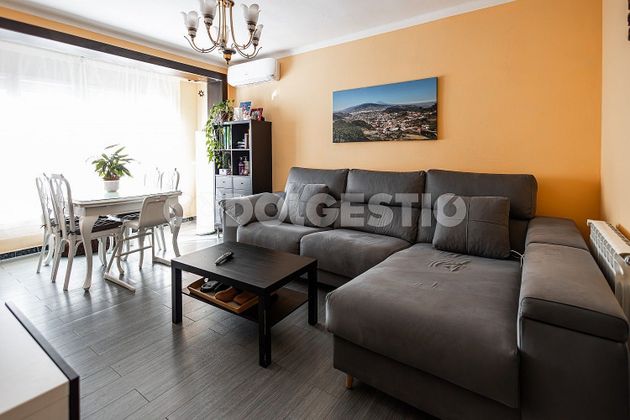 Foto 2 de Venta de piso en calle De Canigó de 3 habitaciones con garaje y balcón