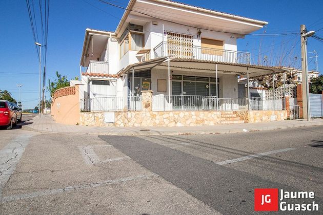 Foto 1 de Chalet en venta en Clarà de 5 habitaciones con terraza y garaje