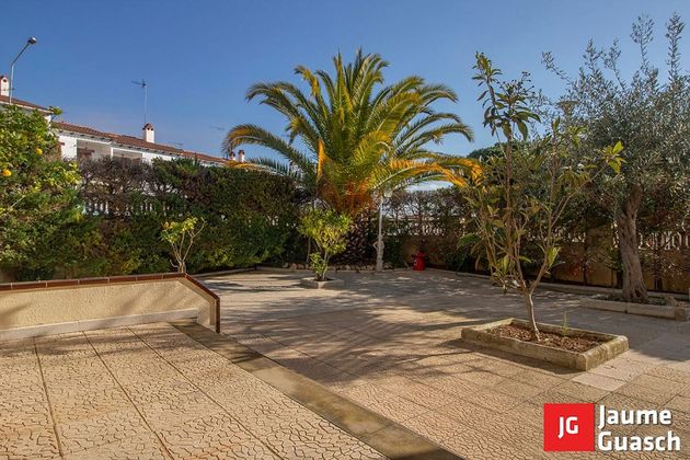 Foto 2 de Casa adossada en venda a Sant Jordi-Babilonia de 3 habitacions amb terrassa i garatge