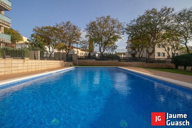 Foto 1 de Pis en venda a calle Josep Pujol de 3 habitacions amb terrassa i piscina