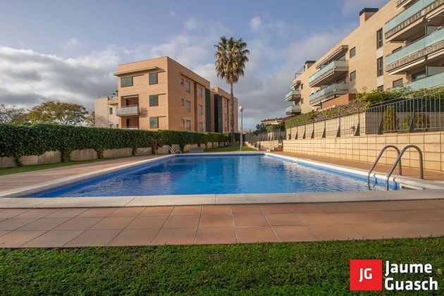 Foto 2 de Piso en venta en calle Josep Pujol de 3 habitaciones con terraza y piscina