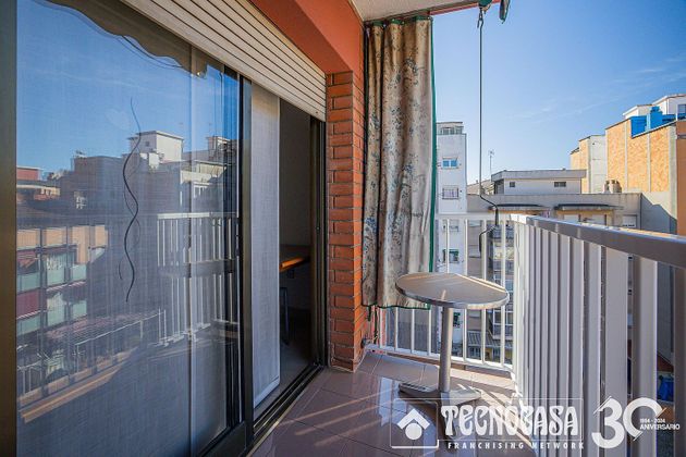 Foto 2 de Pis en venda a Centre - Eixample – Can Llobet – Can Serra de 4 habitacions amb balcó i calefacció