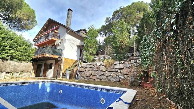 Foto 1 de Xalet en venda a Vallgorguina de 3 habitacions amb terrassa i piscina