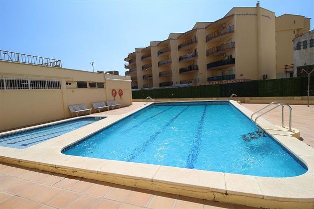 Foto 1 de Venta de piso en avenida De Montgó de 2 habitaciones con terraza y piscina