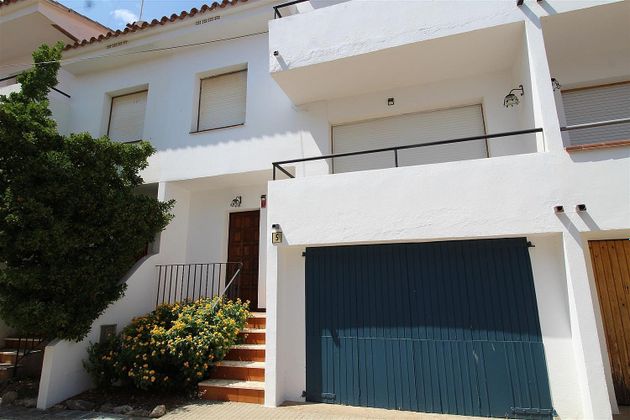 Foto 1 de Casa adossada en venda a pasaje Gerani de 2 habitacions amb terrassa i garatge