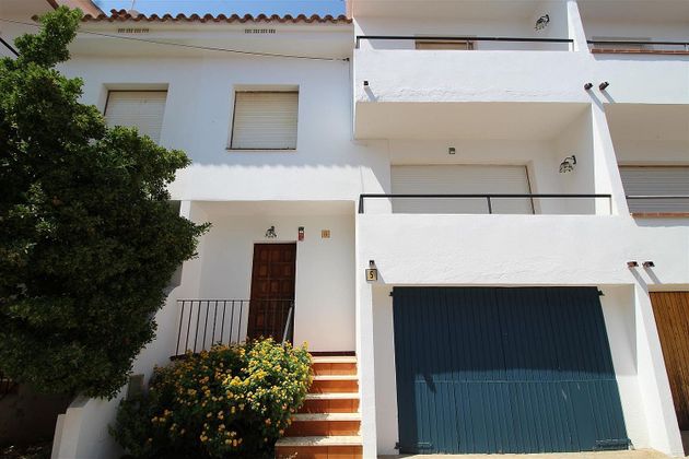 Foto 2 de Casa adossada en venda a pasaje Gerani de 2 habitacions amb terrassa i garatge