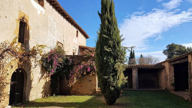 Foto 2 de Casa rural en venta en Foixà de 10 habitaciones con terraza y piscina