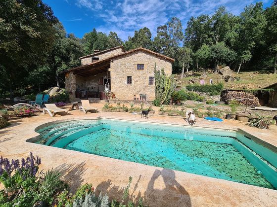 Foto 1 de Casa rural en venda a Sant Aniol de Finestres de 4 habitacions amb terrassa i piscina