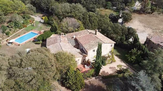 Foto 2 de Venta de casa rural en Corçà de 7 habitaciones con terraza y piscina
