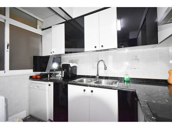 Foto 2 de Pis en venda a Centre - Eixample – Can Llobet – Can Serra de 4 habitacions amb balcó i aire acondicionat
