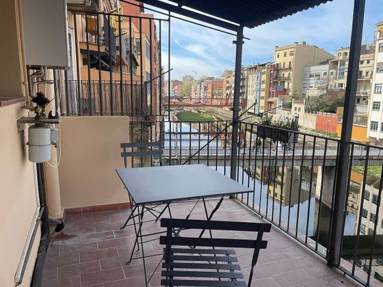 Foto 1 de Piso en alquiler en Centre - Girona de 2 habitaciones con terraza y muebles