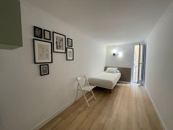 Foto 2 de Pis en lloguer a Centre - Girona de 2 habitacions amb terrassa i mobles