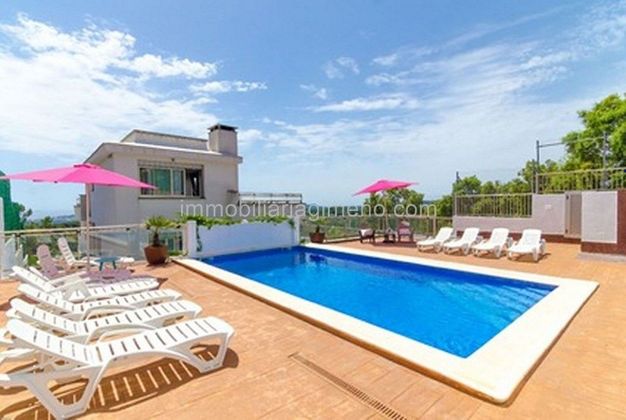 Foto 2 de Chalet en venta en Urbanitzacions de 6 habitaciones con terraza y piscina