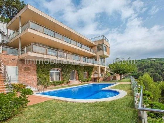 Foto 1 de Casa en venta en Canyelles - Montgoda de 4 habitaciones con terraza y piscina