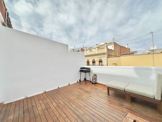 Foto 2 de Venta de ático en El Poble Sec - Parc de Montjuïc de 2 habitaciones con terraza y aire acondicionado