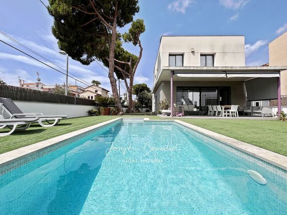 Foto 2 de Xalet en venda a Can Bou de 5 habitacions amb terrassa i piscina