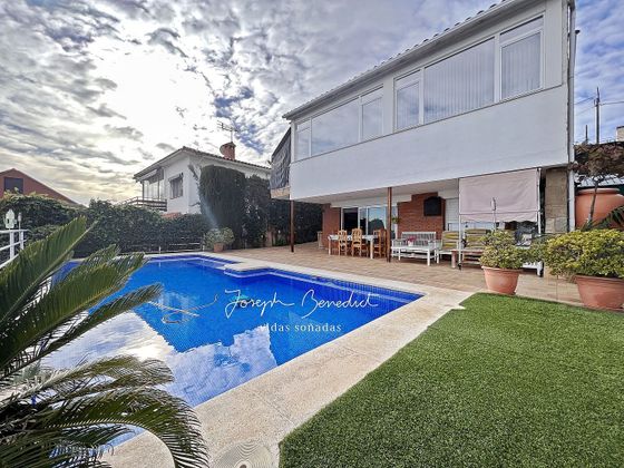 Foto 1 de Xalet en venda a Montmar de 4 habitacions amb terrassa i piscina