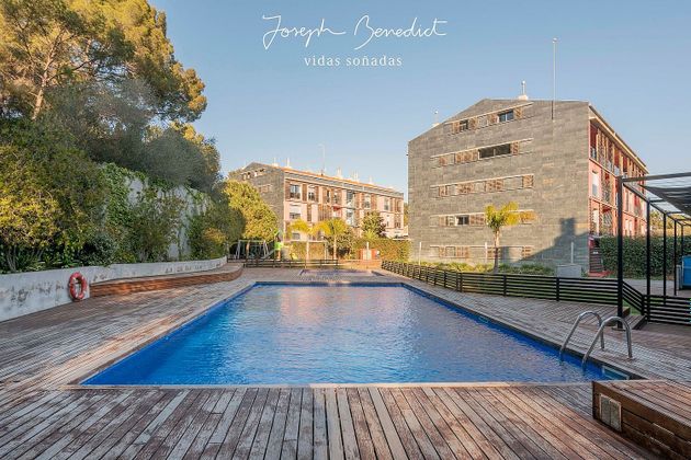 Foto 2 de Pis en venda a Montmar de 2 habitacions amb terrassa i piscina
