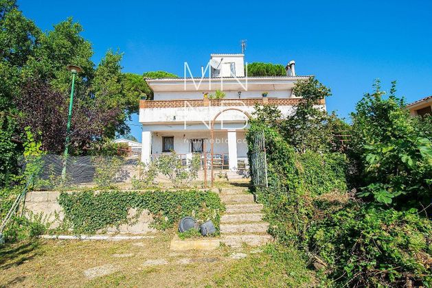 Foto 1 de Casa en venta en Sant Iscle de Vallalta de 4 habitaciones con terraza y garaje