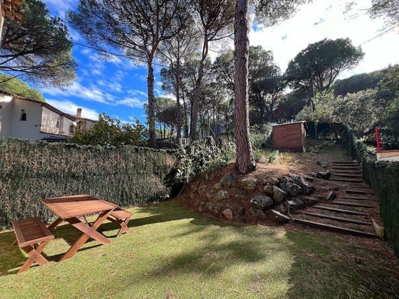 Foto 1 de Casa adosada en venta en Golf Costa Brava - Bufaganyes de 2 habitaciones con piscina y jardín