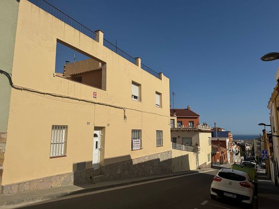 Foto 2 de Casa adossada en venda a L'Eixample de 4 habitacions amb terrassa