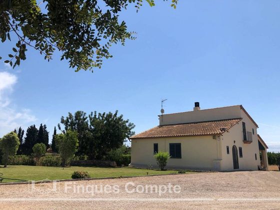 Foto 2 de Casa rural en venda a Centro - Roda de Barà de 4 habitacions amb jardí i aire acondicionat