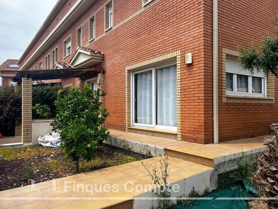Foto 1 de Casa en venda a Centro - Roda de Barà de 4 habitacions amb garatge i jardí