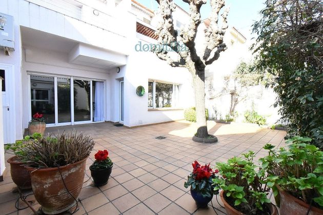 Foto 1 de Casa adossada en venda a Centre - Sabadell de 5 habitacions amb terrassa i garatge