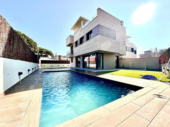 Foto 1 de Casa en venda a Baixador de 4 habitacions amb terrassa i piscina