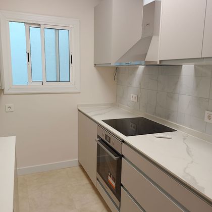 Foto 2 de Venta de piso en El Castell-Poble Vell de 4 habitaciones con terraza y aire acondicionado