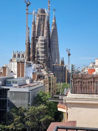 Foto 1 de Pis en venda a La Sagrada Família de 3 habitacions amb balcó i ascensor