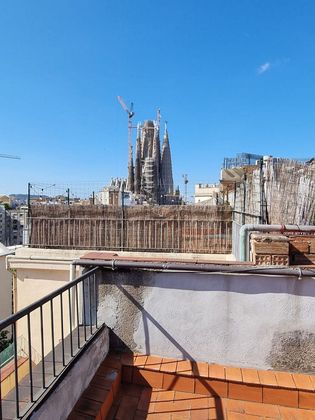 Foto 2 de Pis en venda a La Sagrada Família de 3 habitacions amb balcó i ascensor