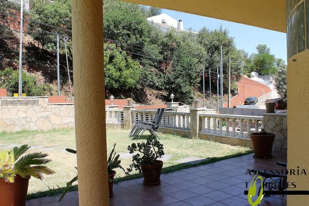 Foto 1 de Venta de chalet en Torrelles de Llobregat de 5 habitaciones con terraza y piscina