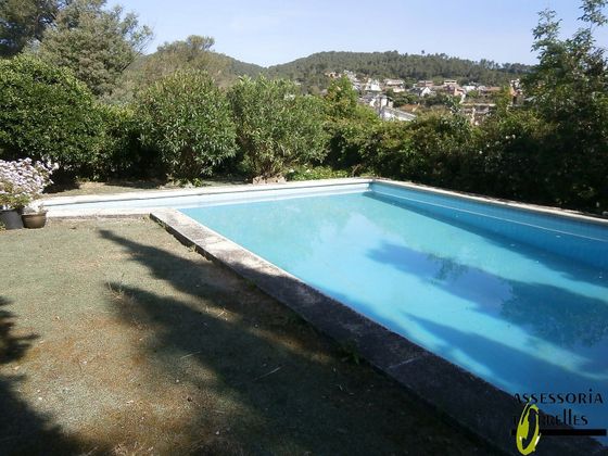 Foto 1 de Venta de chalet en Torrelles de Llobregat de 7 habitaciones con terraza y piscina